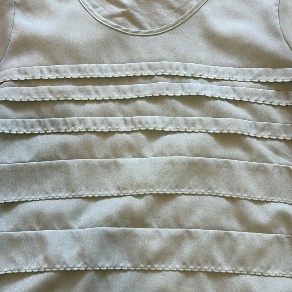 2/$10 The Limited Ruffled Cap Sleeve Blouse Top Sz S Pale Green - Picture 7 of 7